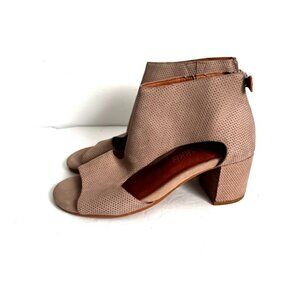 Gentle Souls by Kenneth Cole Charlene Peep-Toe